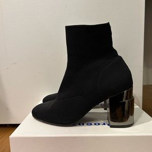 Sock boot in black with metallic heal